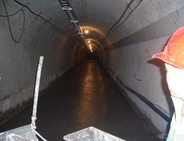 1271涵洞堵漏